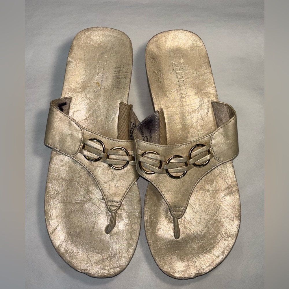 Zealand Women's Size 9 Muted Gold Metallic Platform Thong Sandles 2" Heel Height